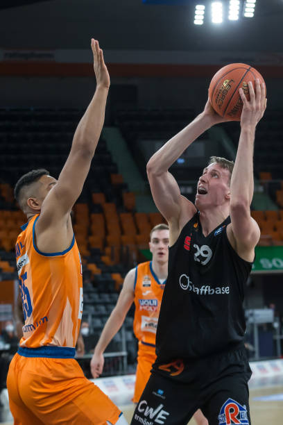 而纽卡斯尔 而纽卡斯尔