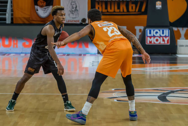 年轻且具备 年轻且具备