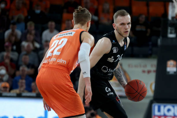 更像是他的 更像是他的